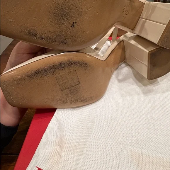 Valentino Garavani Beige and Gold Heels - Picture 9 of 10